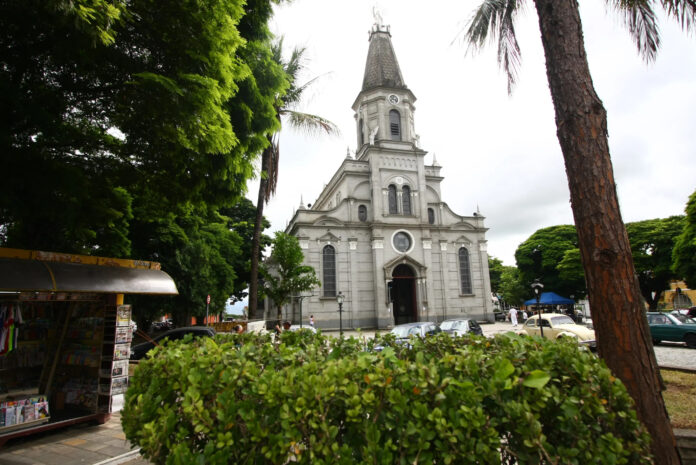 Prefeito de Caçapava sanciona lei que pode aumentar valor do IPTU em 2026