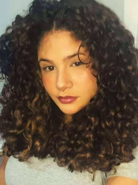 Jovem é morta a facadas pelo ex-companheiro por cíumes em Praia Grande