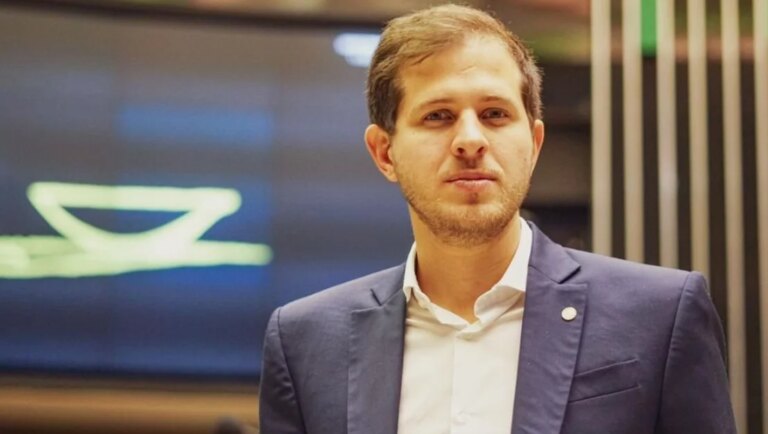 Líder do PSB na Câmara diz que “supersalários derivam de superpoderes”