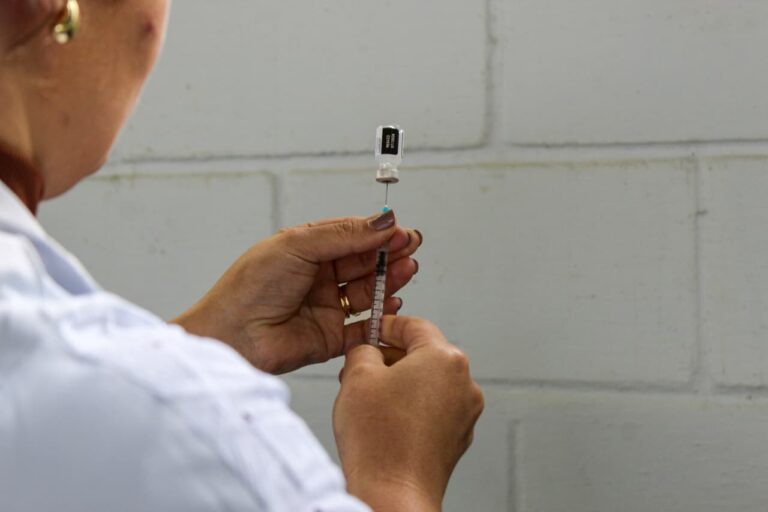 Cidades do litoral participam neste sábado (18) do Dia D de vacinação