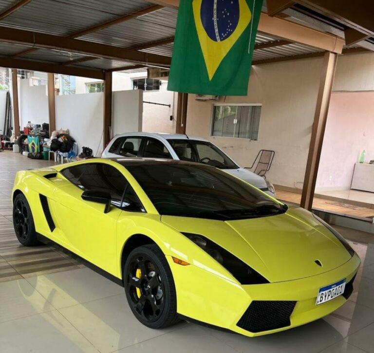 Exposição de Carros Antigos traz Ferrari e Lamborghini ao Museu de Paleontologia
