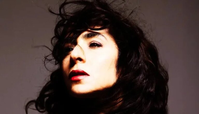 Marisa Monte lança single ‘Sua onda’, parceria com Arnaldo Antunes e Carlinhos Brown