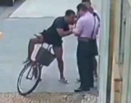 Dupla que roubou aliança e mordeu mão de vítima durante assalto é apreendida em Santos