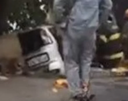 Carro colide com árvore e fica à beira de ribanceira em morro de Santos