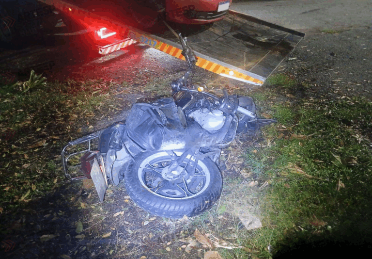 Motociclista morre após invadir pista contrária e colidir de frente com carro em Itariri