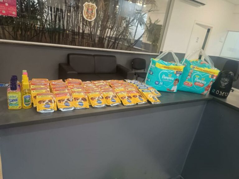 Mulher é presa após furtar produtos de farmácia em Santos