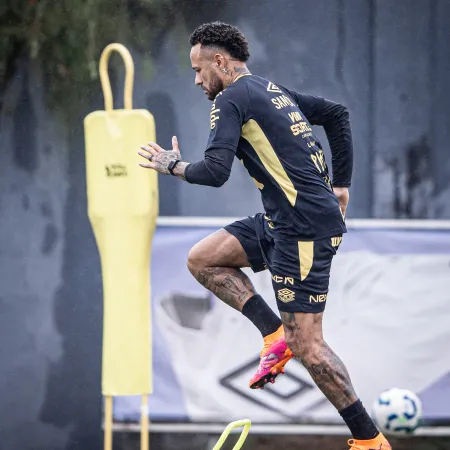 Neymar treina e é relacionado para Santos x Fortaleza na Vila Belmiro