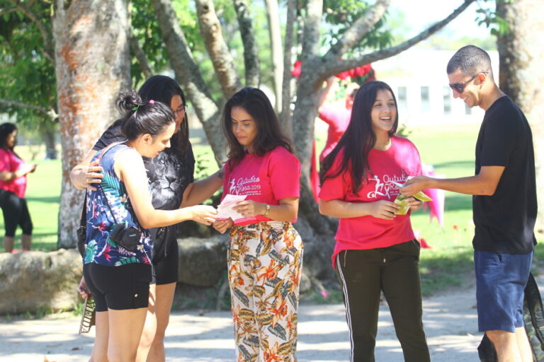 Caminhada no Vicentina Aranha marca ações do Outubro Rosa em São José dos Campos