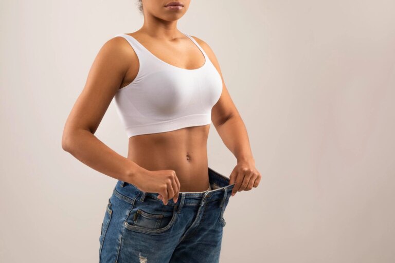 Protocolo inovador associa perda de peso e alívio da dor para evitar cirurgias em mulheres com sobrepeso, revela ortopedista brasileiro