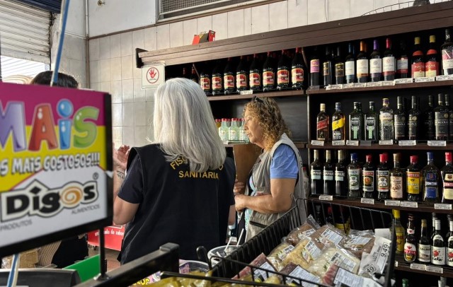 Vigilância de Prudente orienta estabelecimentos sobre riscos do metanol