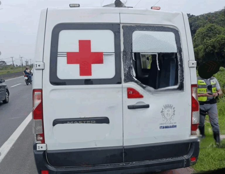 Colisão entre moto e ambulância do Samu deixa uma pessoa ferida em Itanhaém