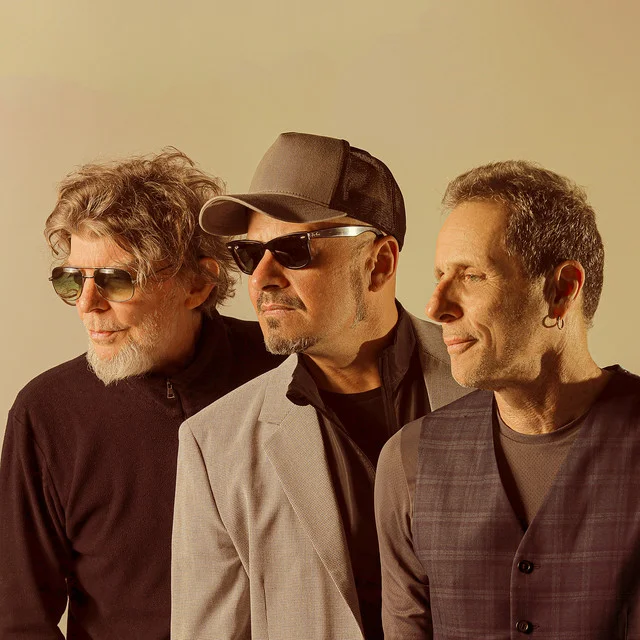 Titãs anunciam turnê com orquestra e músicos locais