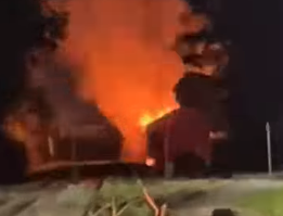 Criminosos incendeiam vagões com carga de celulose em São Vicente