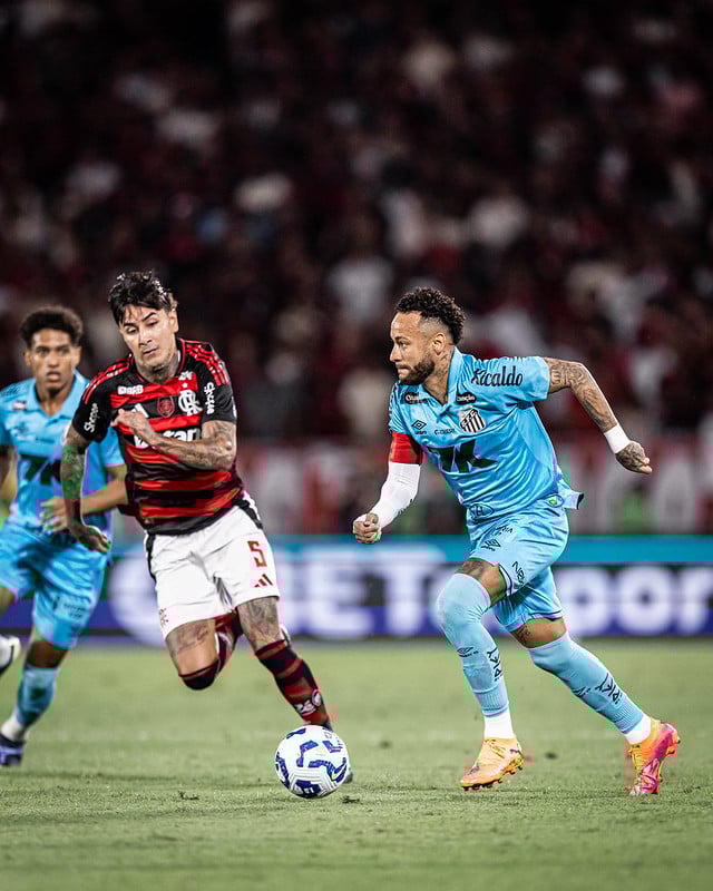 Fla vence com drama no fim, segue colado ao Palmeiras e afunda Santos no Z4