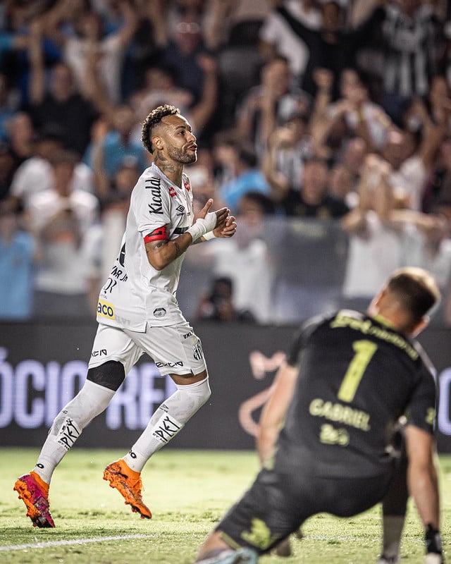 Santos vence Sport em noite mágica de Neymar, sai do Z4 e ultrapassa Inter