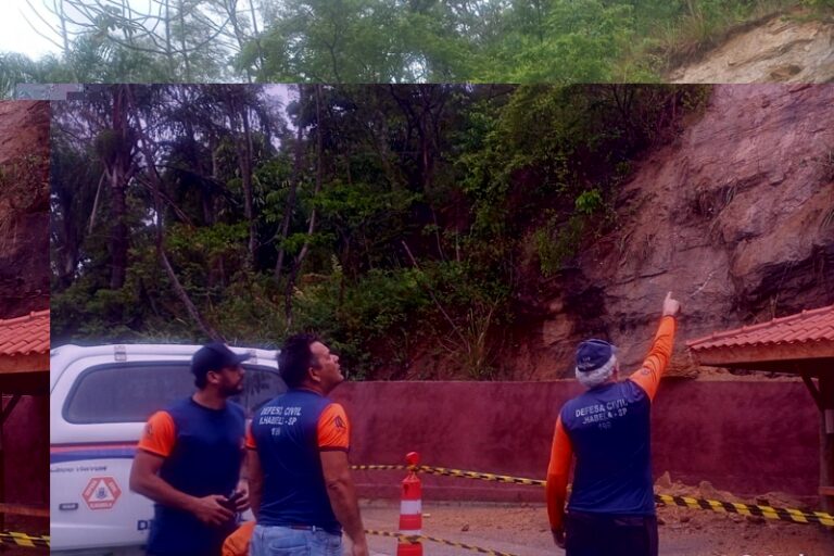 Ponto de ônibus é interditado em Ilhabela por estar em área sujeita a deslizamento