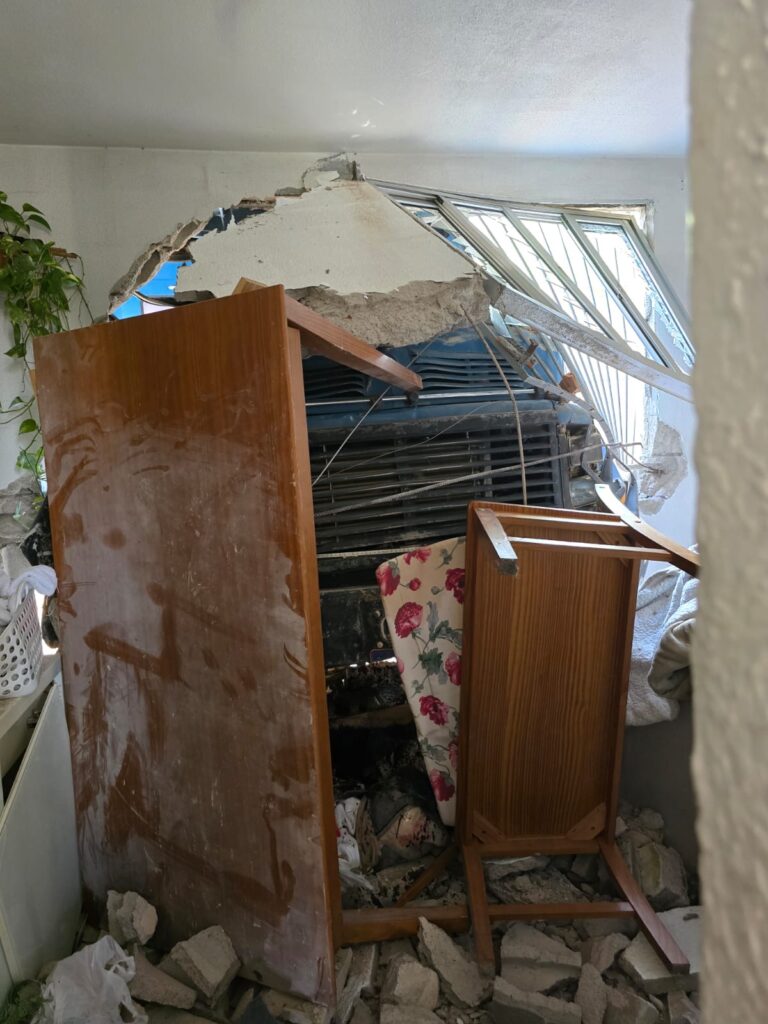 Veja como ficou apartamento atingido por caminhão no DIC