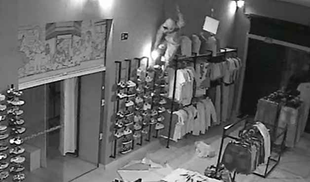 Loja de artigos esportivos é furtada duas vezes na mesma madrugada no Centro de Campinas