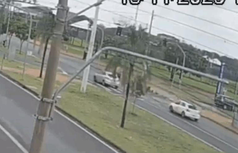 Motociclista de 31 anos morre e garupa fica ferido após acidente na zona Norte