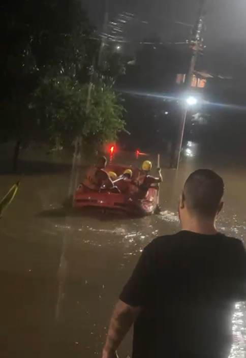 Jovem de 26 anos morre arrastada por enxurrada durante temporal em Hortolândia Jovem de 26 anos morre arrastada por enxurrada durante temporal em Hortolândia