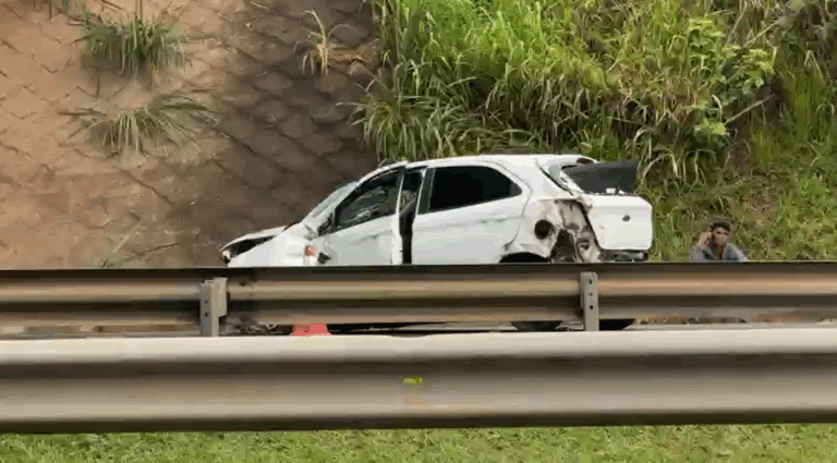 Acidente com capotamento interdita Anel Viário e motorista recusa bafômetro