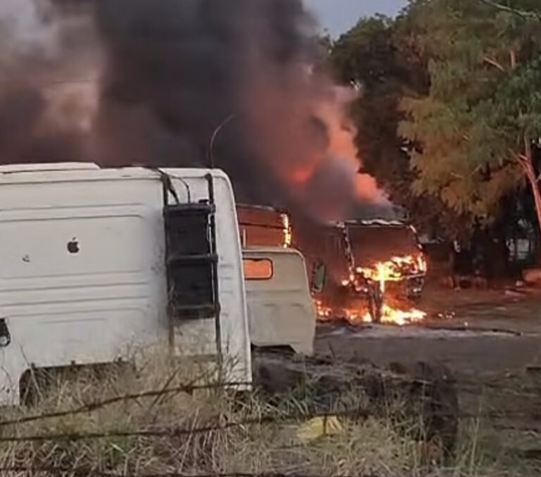 Garagem de ônibus da rua Amparo é atingida por incêndio