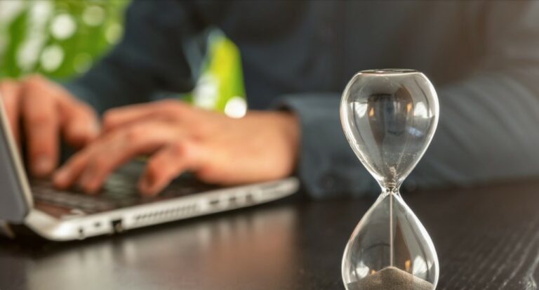 CDL Santos Praia relança programa Caça Talentos para empregos temporários