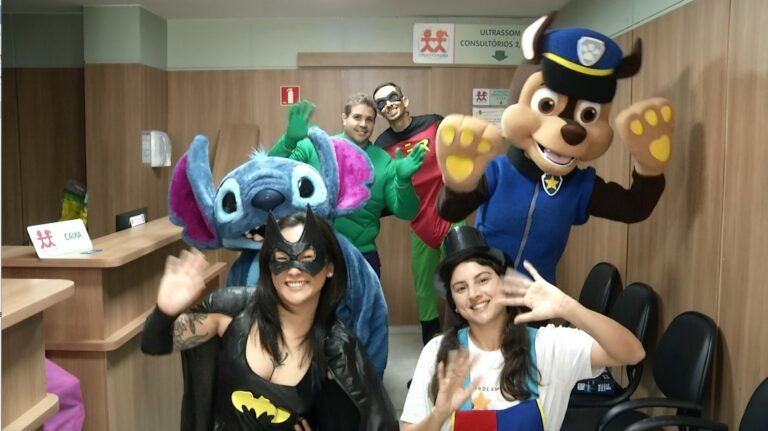 Projeto Estrela Milinha leva alegria a hospitais da Baixada Santista com super-heróis voluntários