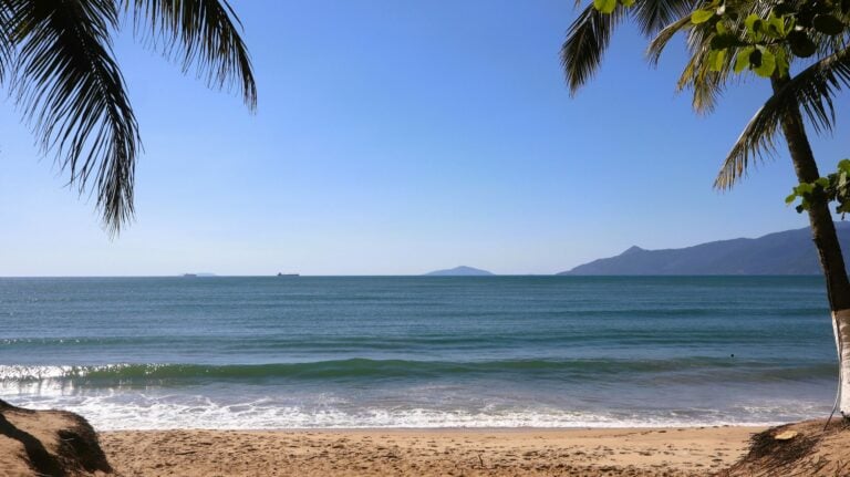 Morador de Jacareí morre após se afogar na praia Martim de Sá, em Caraguatatuba