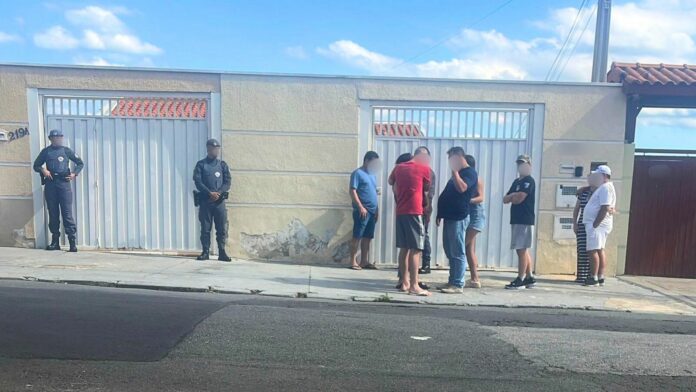 Homem mata esposa a facadas e comete suicídio em Campinas