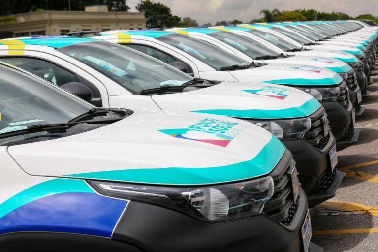 Governo de SP entrega veículos a seis municípios da região de São José para reforçar ações sociais