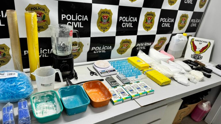 Polícia apreende 8,8 kg de cocaína e armas em "casa bomba" durante operação