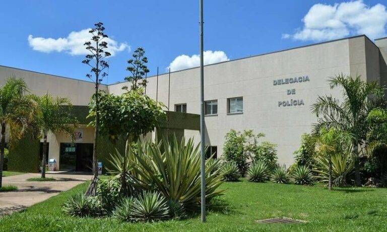 Mulher é esfaqueada durante assalto em Araras