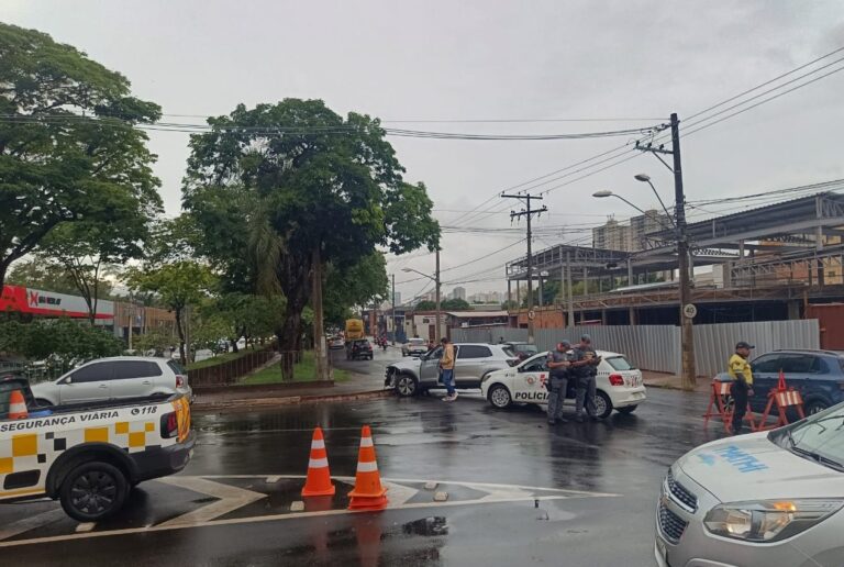 Acidentes, semáforos desligados e fios baixos: RP Mobi alerta para ocorrências no trânsito desta segunda-feira