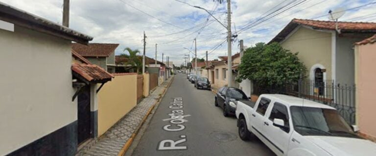 Motociclista morre após bater em muro de casa, em Tremembé