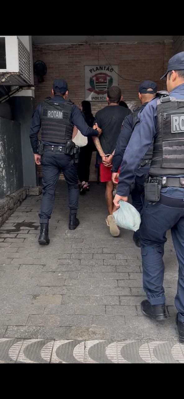 Homem tenta fugir, mas é preso por tráfico de drogas em São Vicente