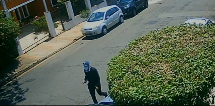 Dupla é presa suspeita de mais de 15 furtos de caminhonetes de luxo na região