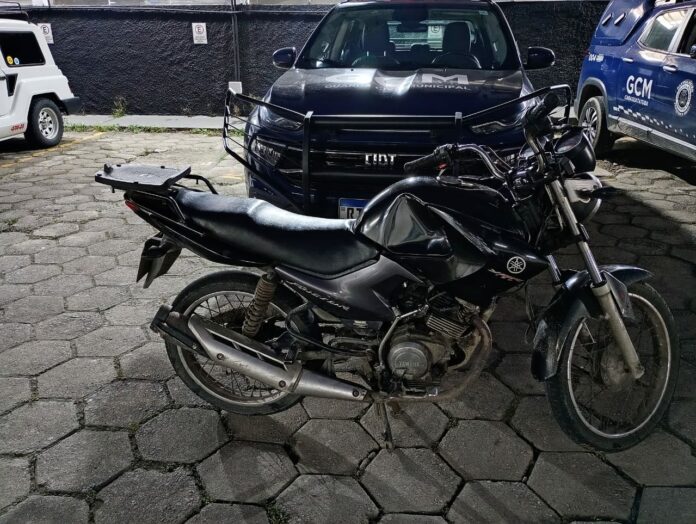 GCM de Caraguatatuba recupera motocicleta furtada em São Sebastião GCM de Caraguatatuba recupera motocicleta furtada em São Sebastião
