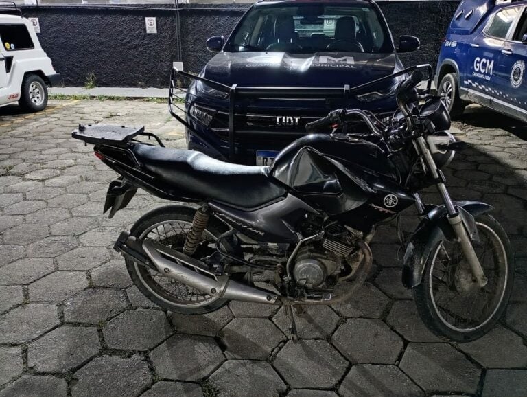 GCM de Caraguatatuba recupera motocicleta furtada em São Sebastião