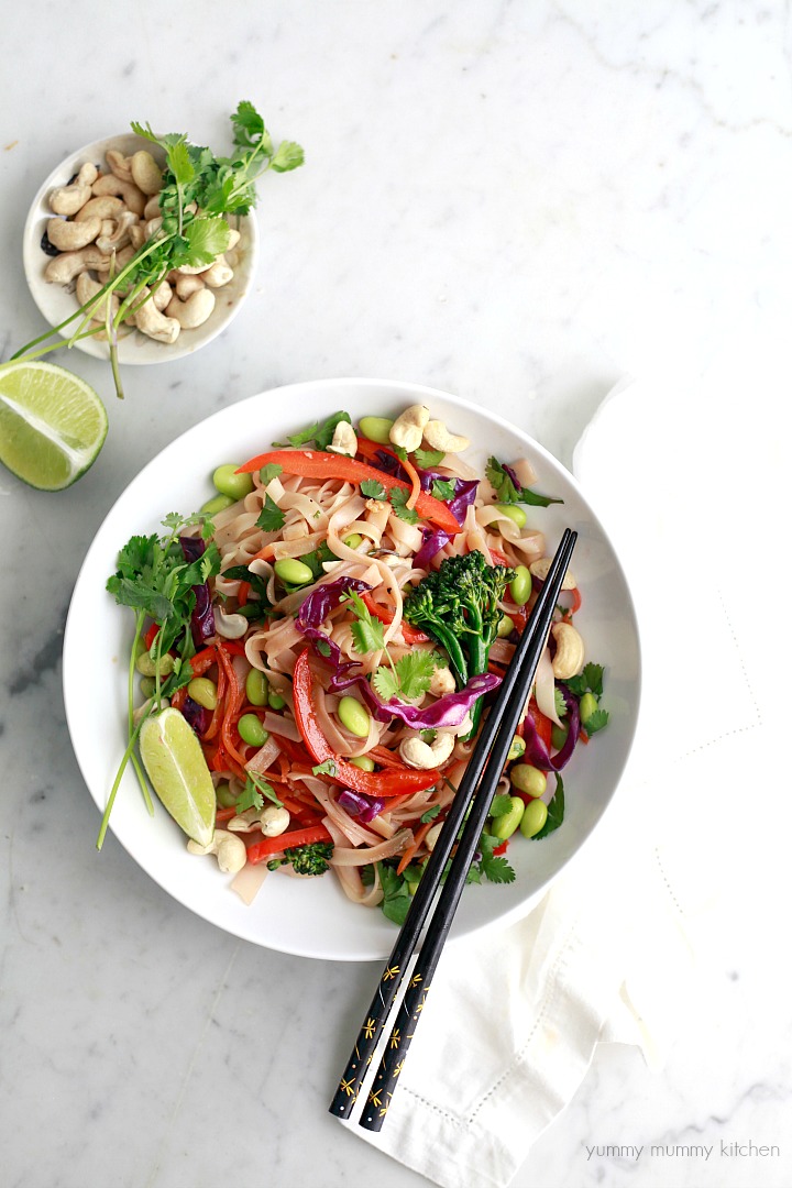 Aprenda a preparar Pad Thai; uma receita tailandesa cheia de sabor