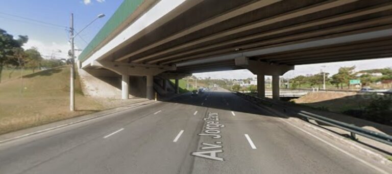 Jovem de 18 anos fica ferida após capotamento de carro em São José