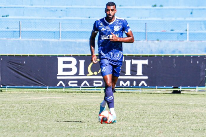 Taubaté anuncia retorno do zagueiro Luanderson para disputa da Série A2 do Paulista