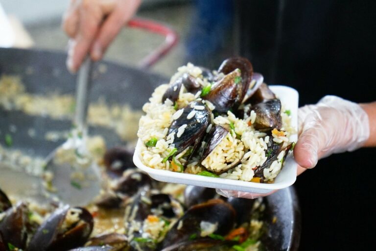 Festival do Mexilhão de Caraguatatuba celebra cultura caiçara com gastronomia e música neste fim de semana