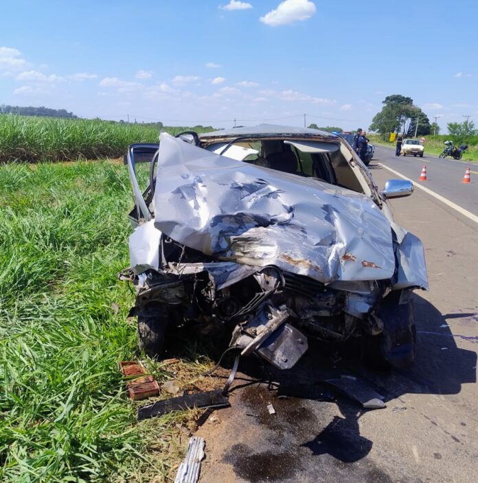 Fuga após furto termina em batida e deixa um suspeito em estado grave