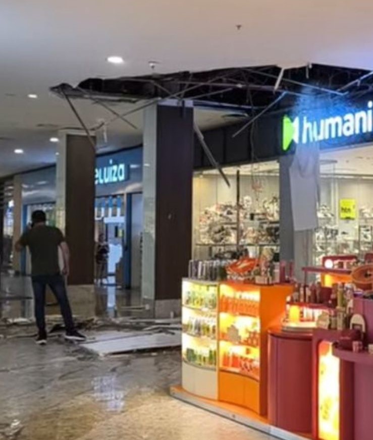 Parte do teto desaba em shopping de Piracicaba após vazamento