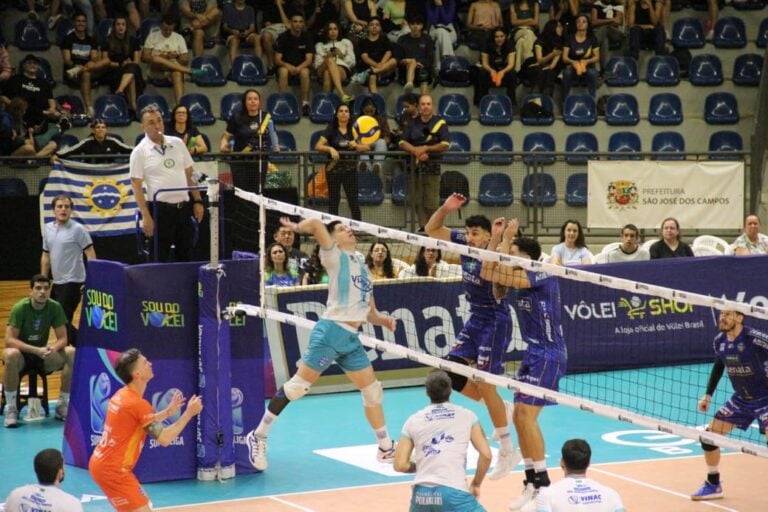 Vôlei São José enfrenta Monte Carmelo em busca de novo triunfo na Superliga
