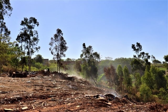 Chuvas reativam fumaça na área do Furquim e aulas são suspensas por precaução