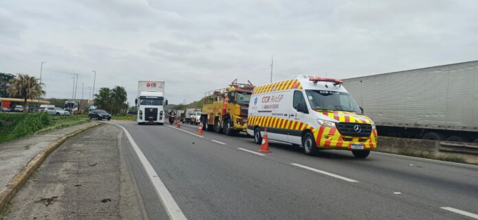 Homem fica gravemente ferido após ser atropelado na Dutra, em Jacareí