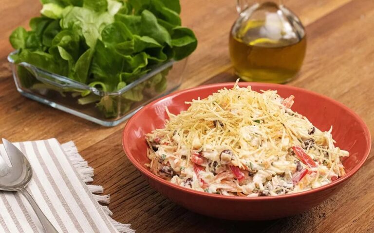 Confira o modo de preparo de um delicioso Salpicão de frango,  maçã-verde e nozes