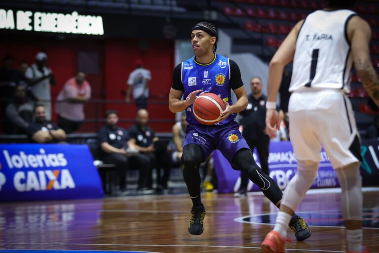 São José visita o Fortaleza Basquete Cearense pelo NBB